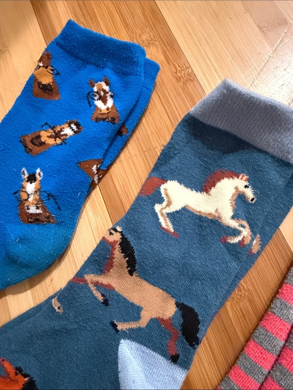 Horse Pattern Crew Socks - Blue, Teal & Gray/Pink